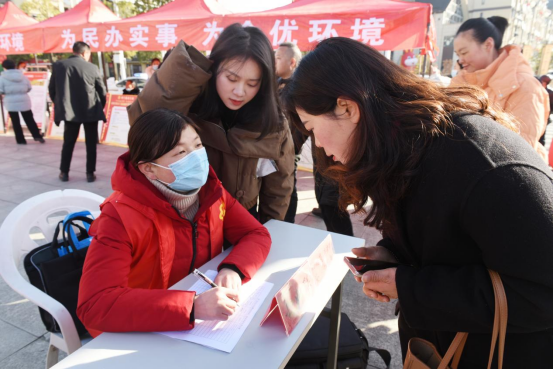 定西：村口就业陪读暖