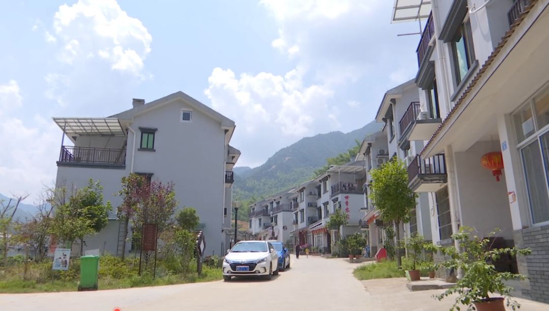 山西省晋城市高都镇推动乡村e镇建设，带动村民致富增收 古朴山乡做强“特色电商”