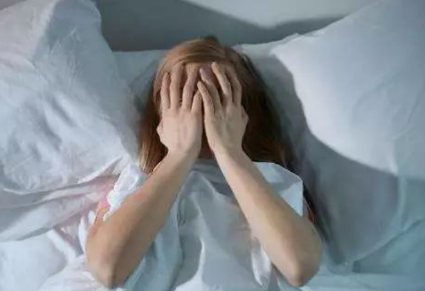 工作超负荷老上大夜班 待遇偏低人员流失严重 护士还差400万，缺口啥时能堵上