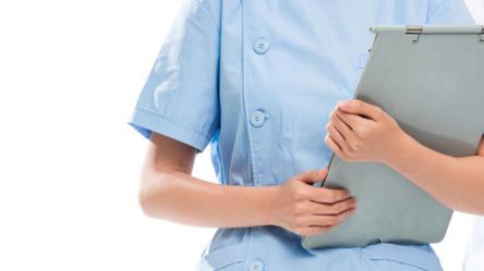 工作超负荷老上大夜班 待遇偏低人员流失严重 护士还差400万，缺口啥时能堵上