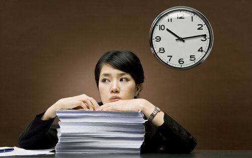 工作超负荷老上大夜班 待遇偏低人员流失严重 护士还差400万，缺口啥时能堵上