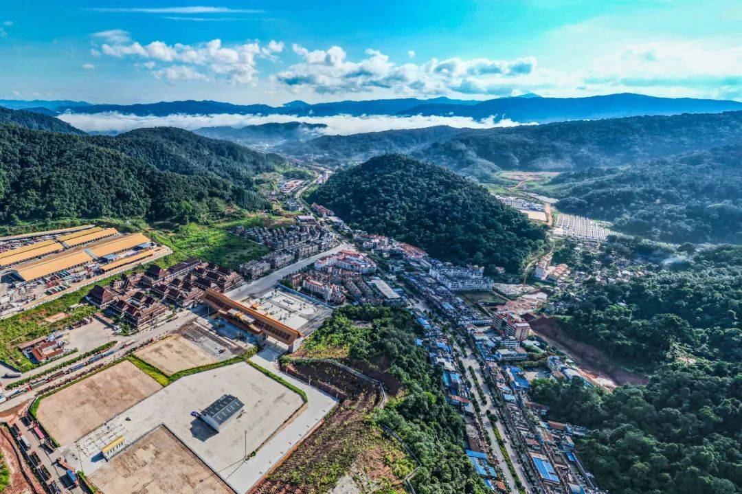 云南磨憨口岸:出入境旅游增长强劲