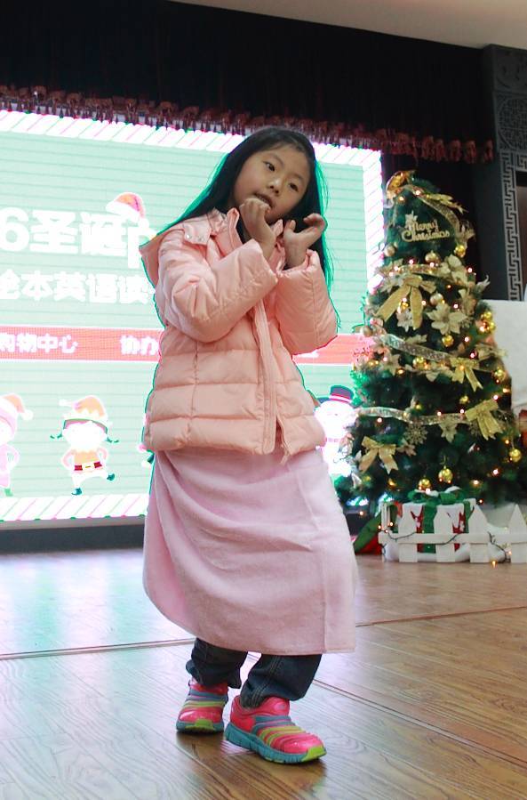 迎“六一” 萌娃上演变装秀