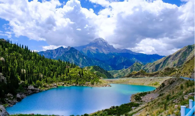 “中国最美公路”告别“冬眠”恢复通车