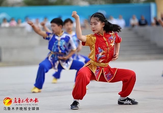 新疆：多元体育活动“点燃”盛夏旅游热