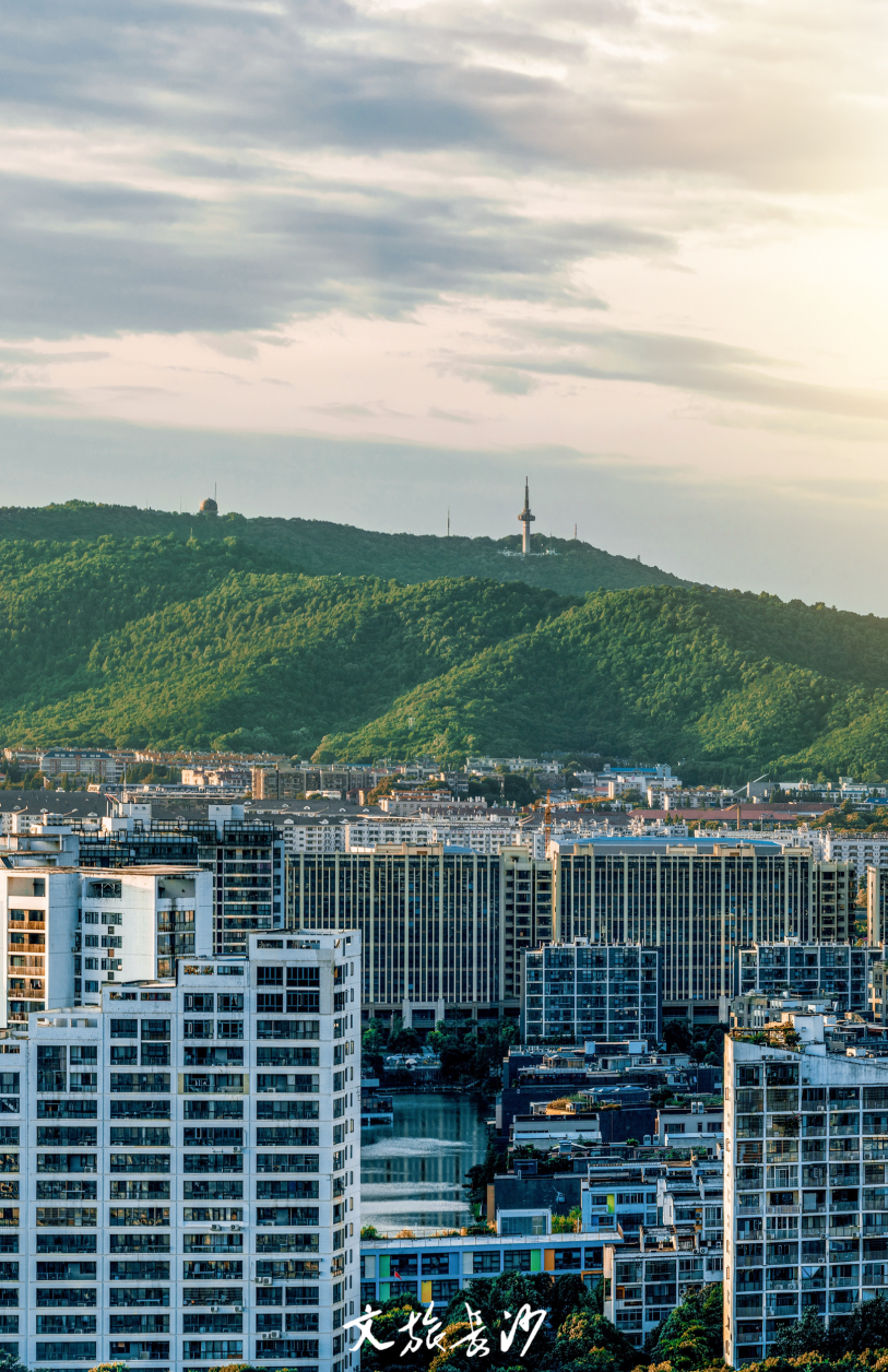 南京新街口商圈：老街内外兼修 百年风华正茂
