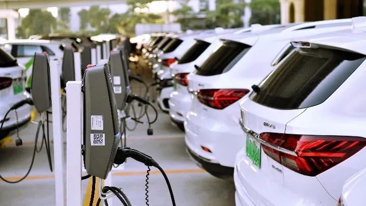 多部门：鼓励限购城市放宽车辆购买限制 增发购车指标