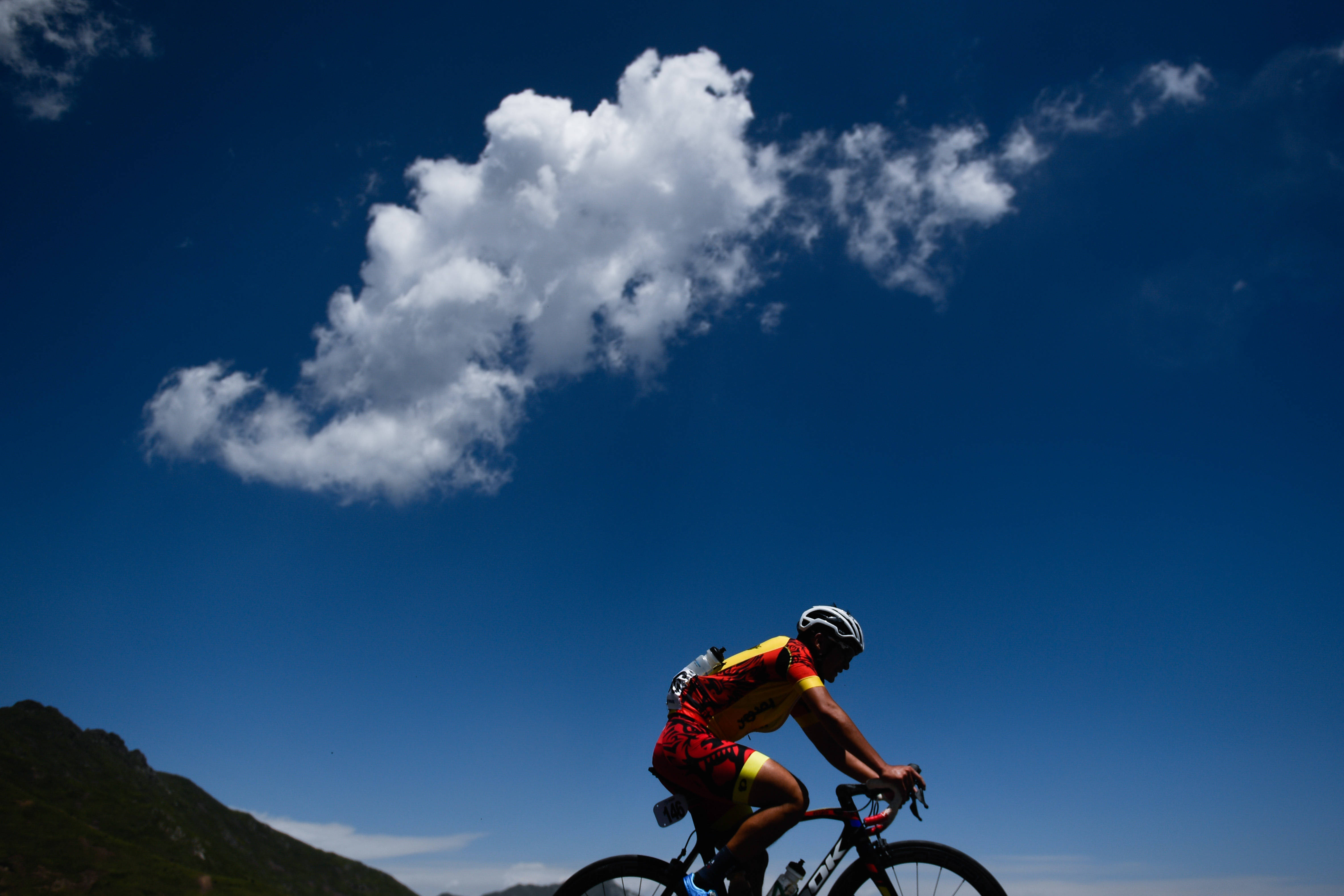 第二十三届环青海湖国际公路自行车赛开幕