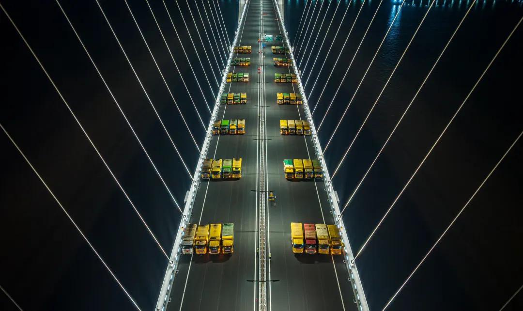 深中通道开通首周日均车流量超十万车次