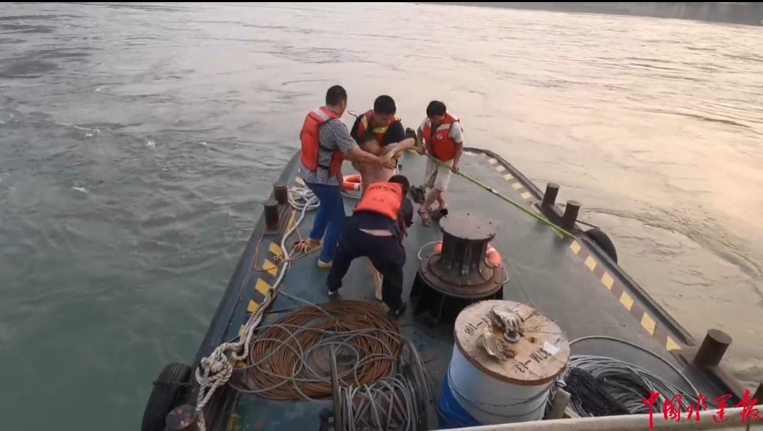 长江上的暖心“水上公交”