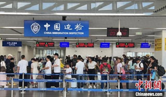 北京口岸本年度出入境突破千万人次