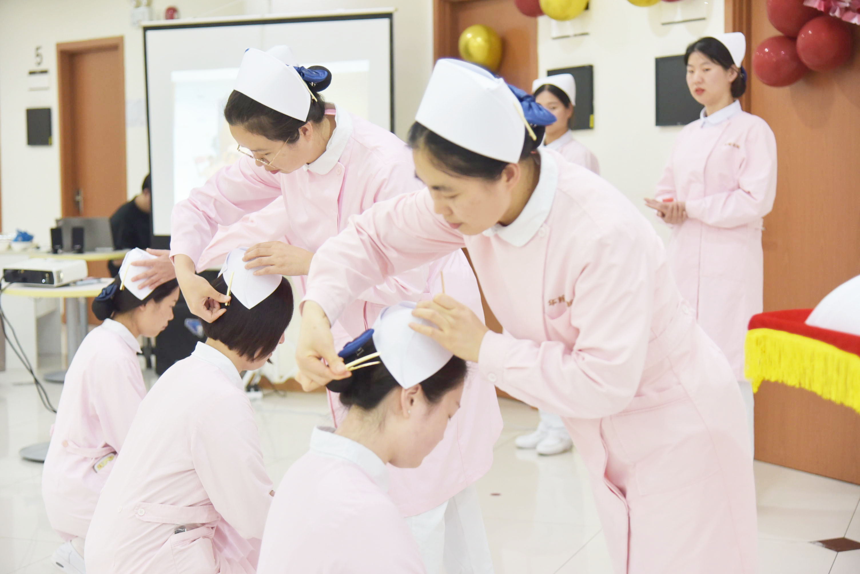 512国际护士节 —— 四川蓝生脑科医院致敬天使力量 定格青春风采