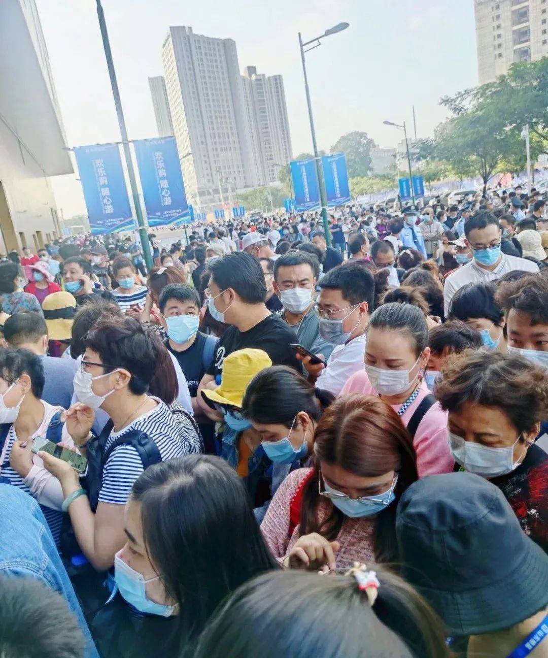 抢疯了！连续5日爆买百亿