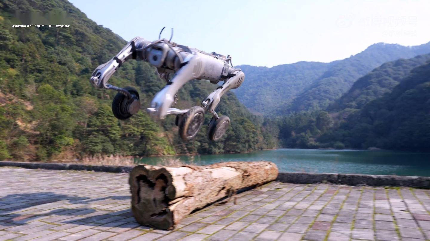 宇树科技H2仿生人形机器人亮相,机器人ETF基金(562360)走高,矩子科技涨超12%