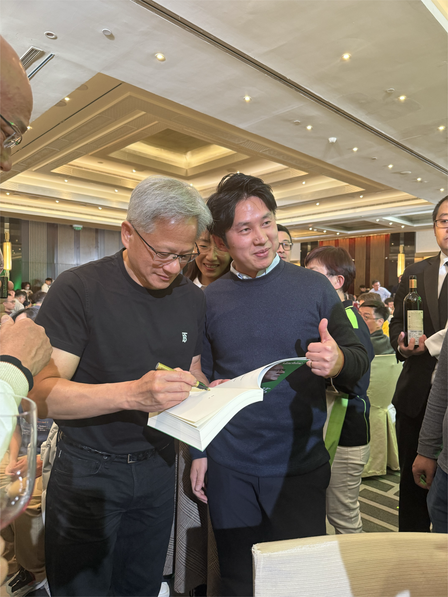 AI与机器人盘前速递丨AMD苏姿丰到访中国，宝馨科技子公司智身科技获智元机器人订单！